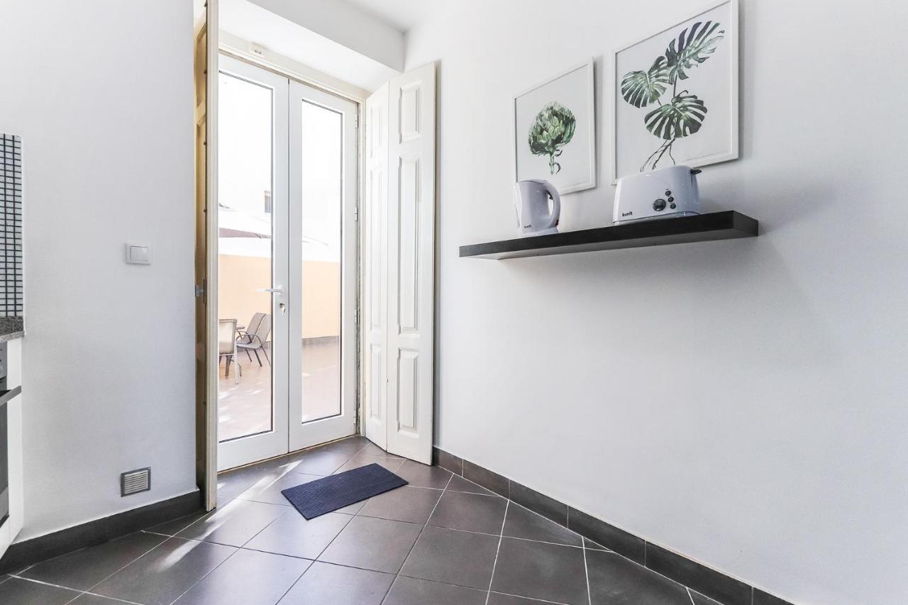 Vita Portucale ! Concept Apartment Campo Ourique Lisbon Luaran gambar